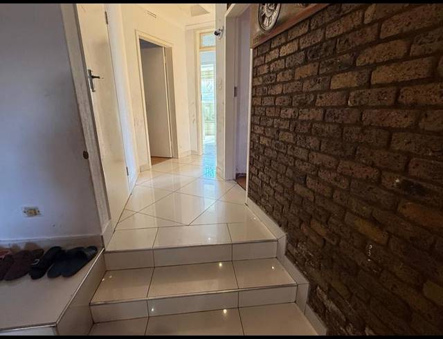 4 BEDROOM HOUSE FOR SALE IN OAKDENE